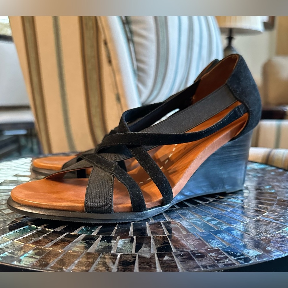 Gentle Souls Glibber Womens Wedge Sandals - Size 8.5M